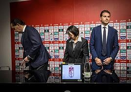 Matteo Tognozzi, junto a Amado y Yang, momentos antes de su rueda de prensa.