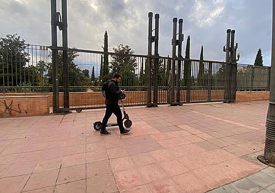 Parque Federico García Lorca cerrado.