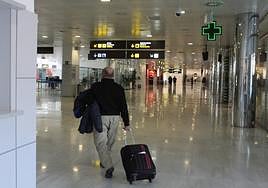 La odisea de viajar desde Almería: solo seis destinos en avión y casi 300 euros en vuelos