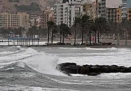 Almería mantiene la alerta naranja por viento este viernes.