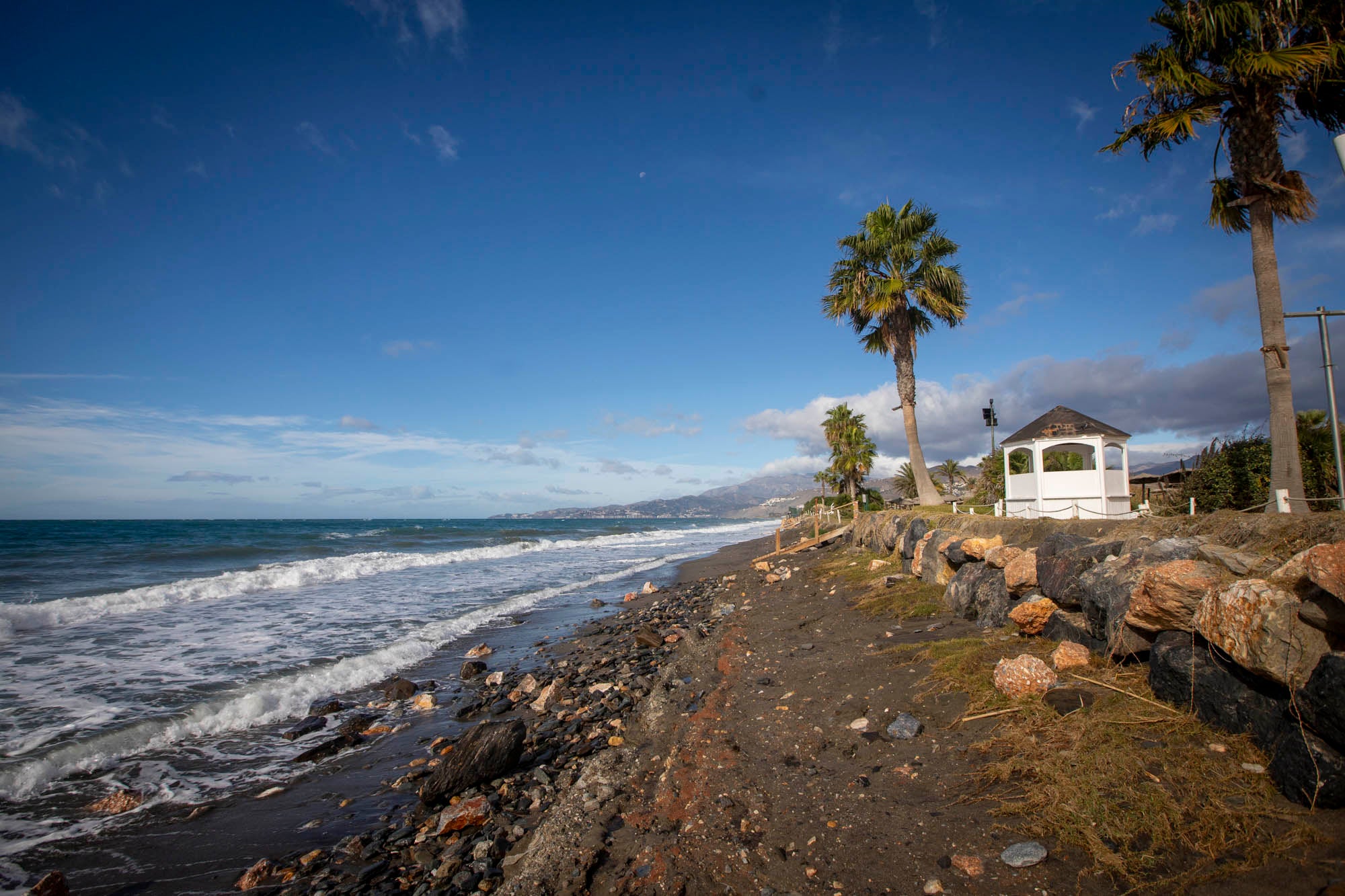 Así han quedado las playas de Granada tras el efecto del temporal