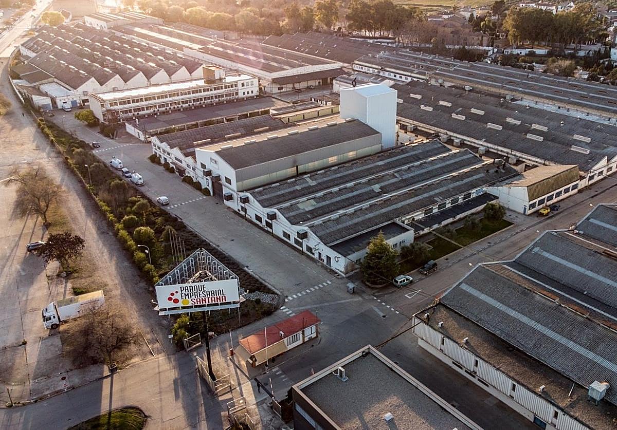 La demolición de una de las naves de Santana se encuentra en su fase final