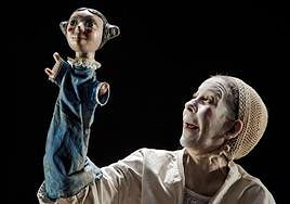 Manuel Rodríguez Arévalo, en la vías del tranvía de la capital.