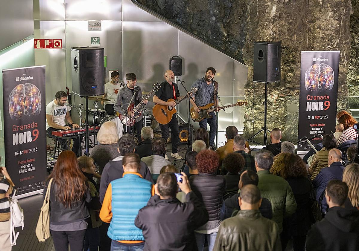Concierto de El Hombre Garabato, en la estación Alcázar Genil, este lunes, dentro del festival Granada Noir.