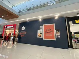 La tienda abrirá próximamente en el centro comercial.