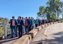 Pasarela que lleva hasta el Balneario de Marmolejo.