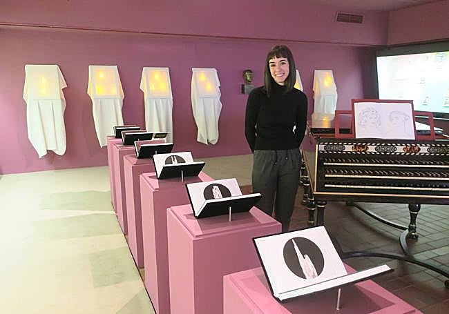 La artista, en una de las salas.