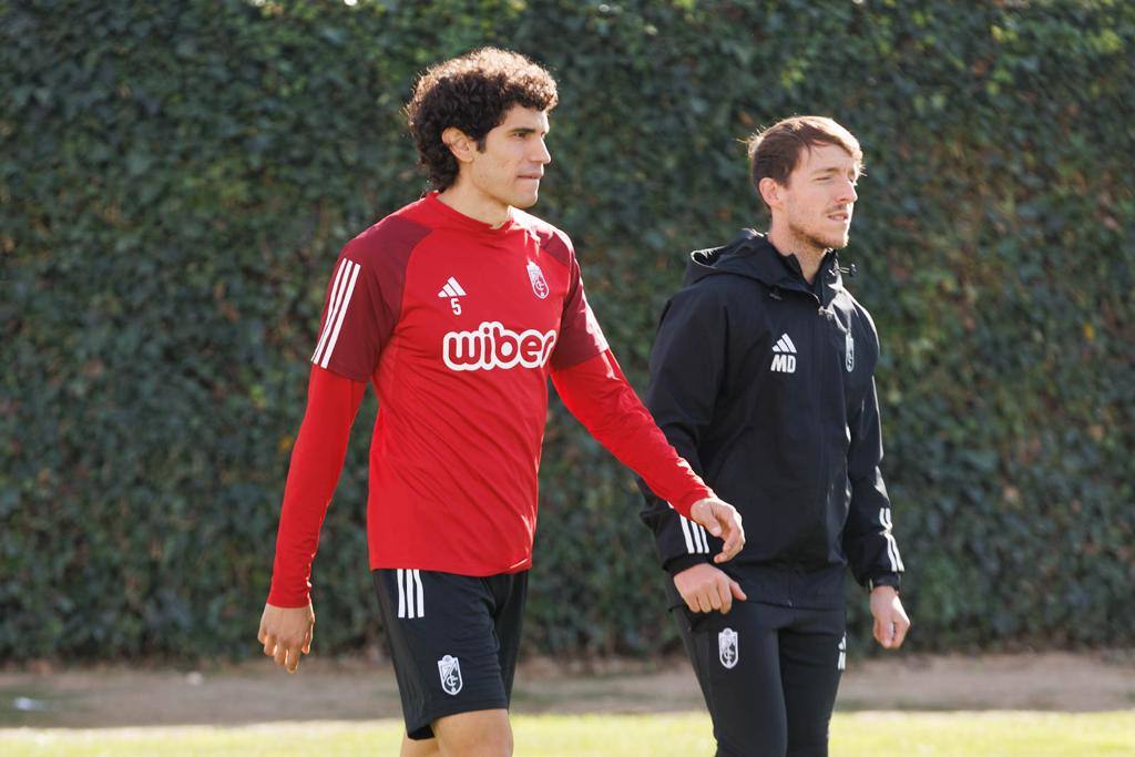 Jesús Vallejo, junto al readaptador Manu Dimas este miércoles.