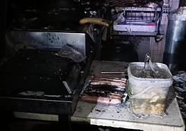 Así ha quedado la cocina del bar incendiada.