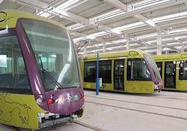 Vagones del tranvía de Jaén en las cocheras de Vaciacostales.
