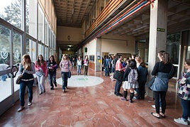 Facultad de Filosofía y Letras en el campus de Cartuja de la UGR.