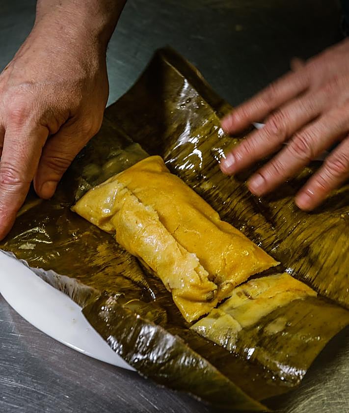 Imagen secundaria 2 - Pan de jamón, pernil y hallaca, el menú venezolano de Navidad en Granada.