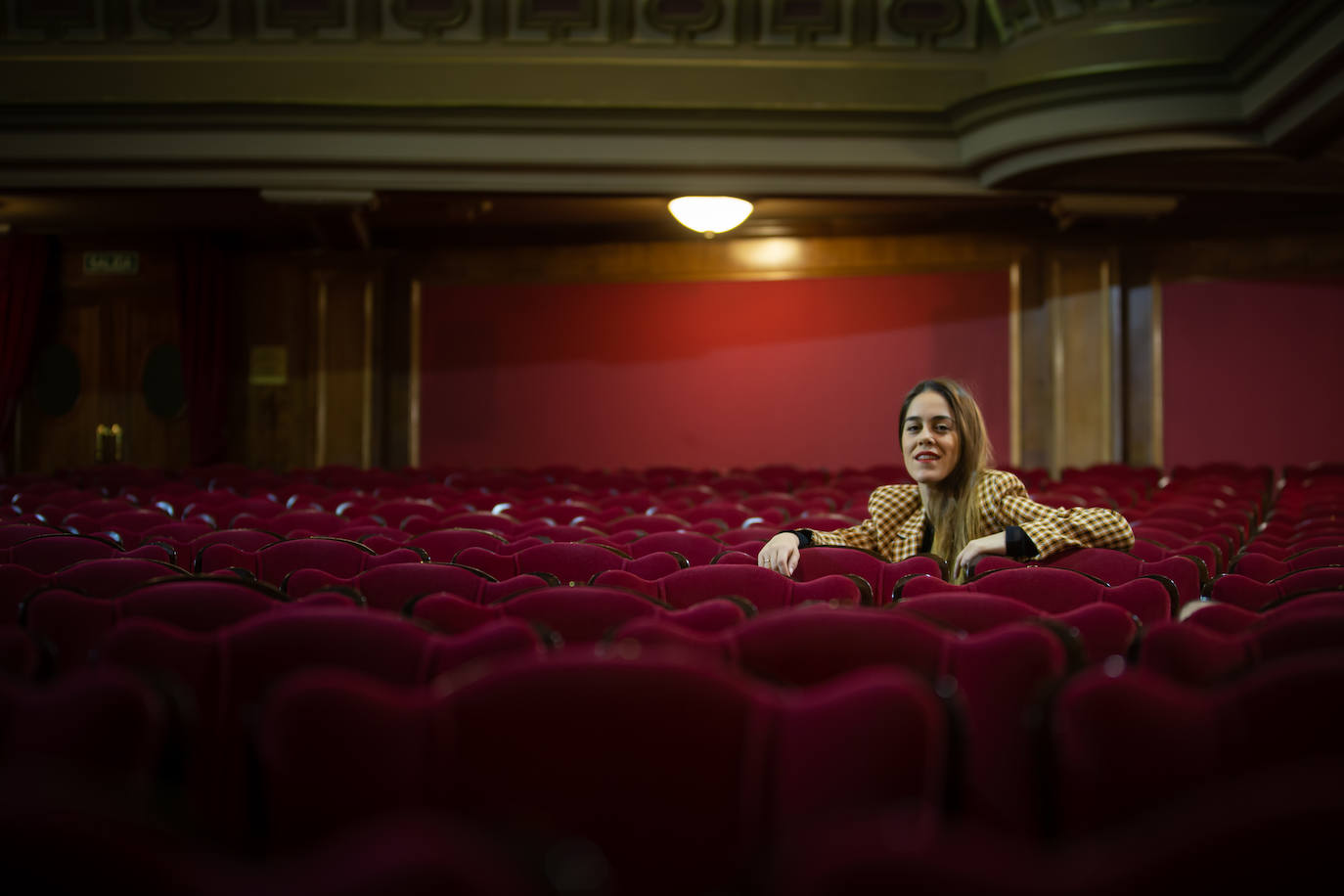 En la platea del teatro Isabel la Católica, donde actuará los días 8 y 9 de diciembre.