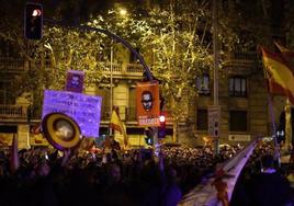 Portesta en las puertas de la sede del PSOE, en Madrid.