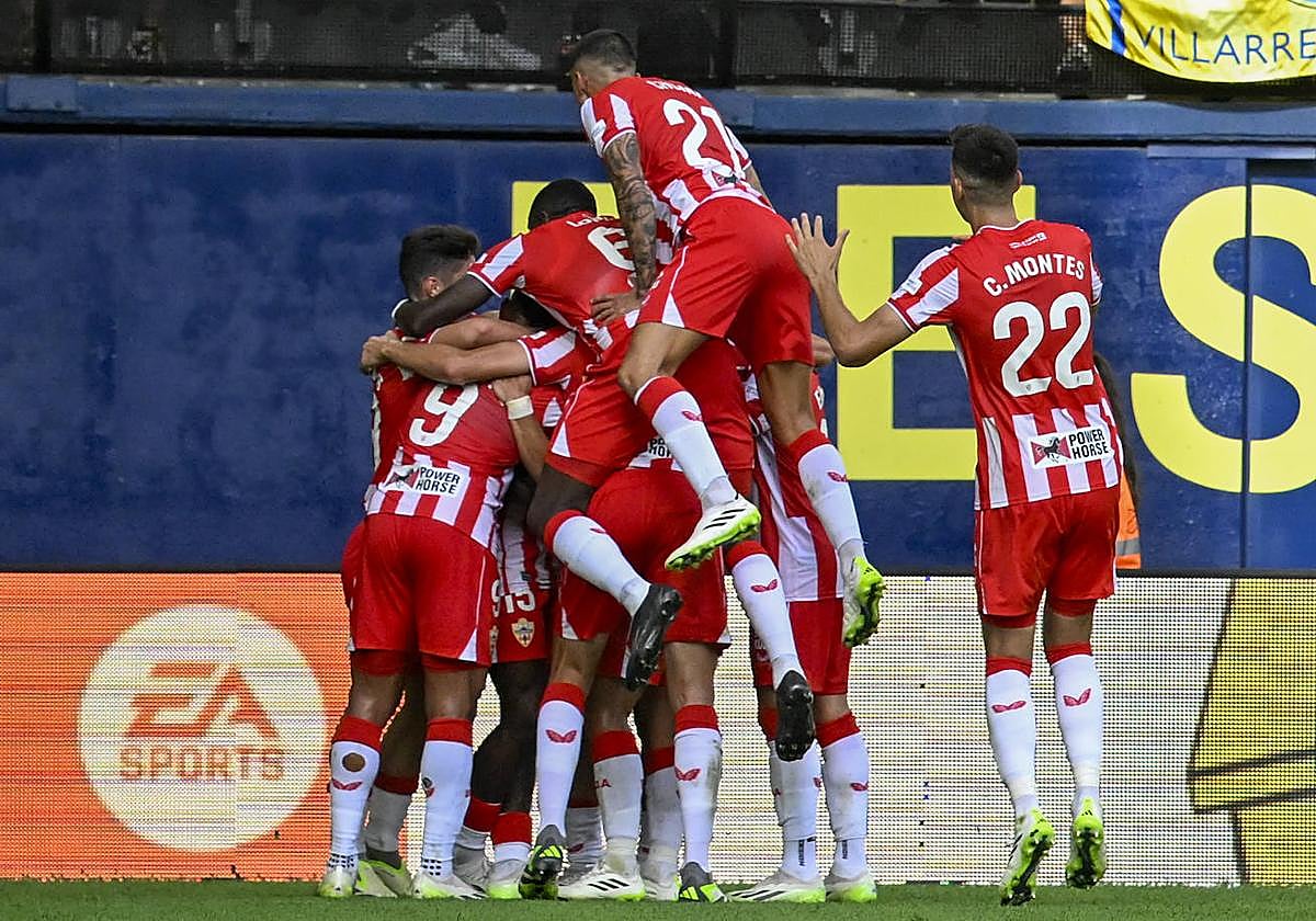 El Almería celebra goles que no dan victorias.