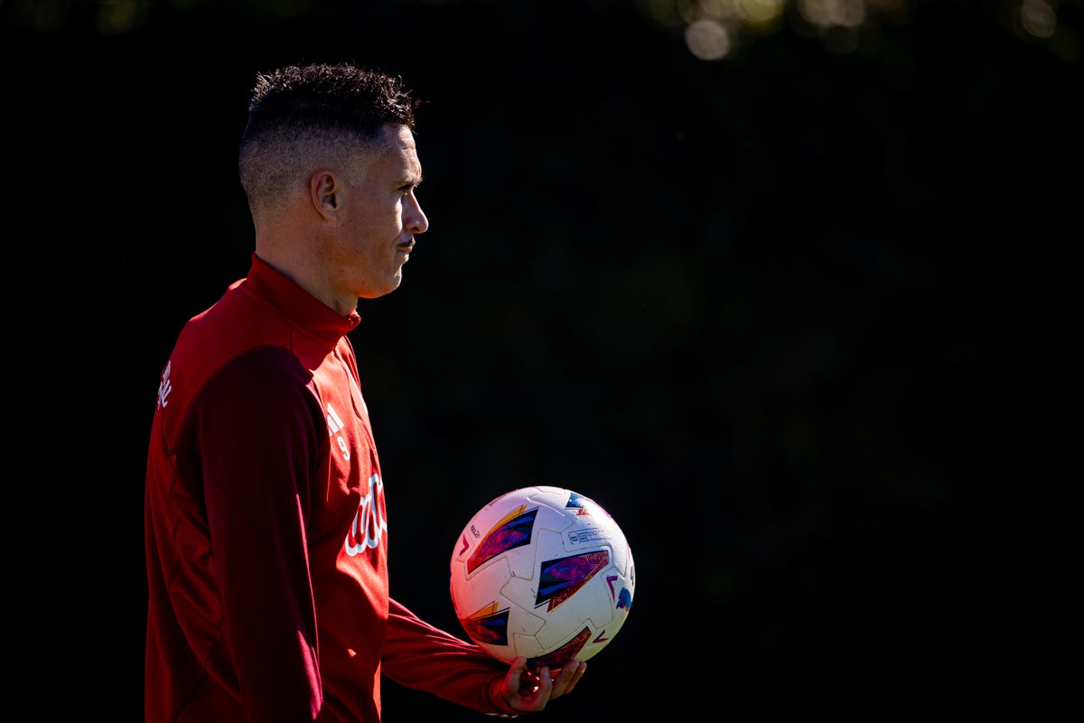 Las imágenes del entrenamiento del Granada con la presidenta por sorpresa