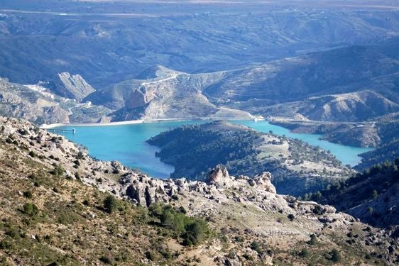 Espectacular vista del embalse del Portillo desde el Cerro del Buitre.