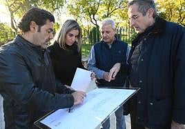 Los concejales Mariola Aranda y Antonio Garrido de Toro presentan el proyecto.