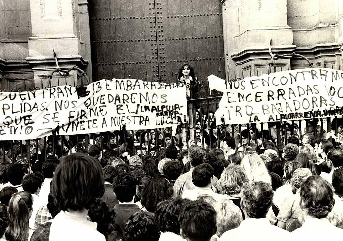 Imagen principal - Imágenes del encierro recogidas en la prensa granadina de 1982.