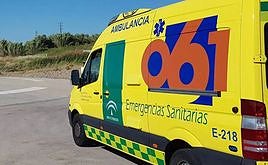 Muere un trabajador electrocutado en Almuñécar mientras manipulaba una grúa elevadora