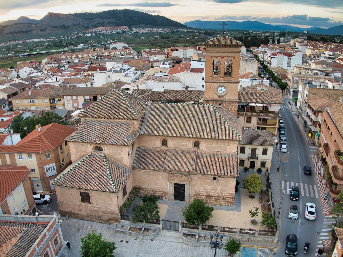 Imagen aérea de la iglesia de Albolote.