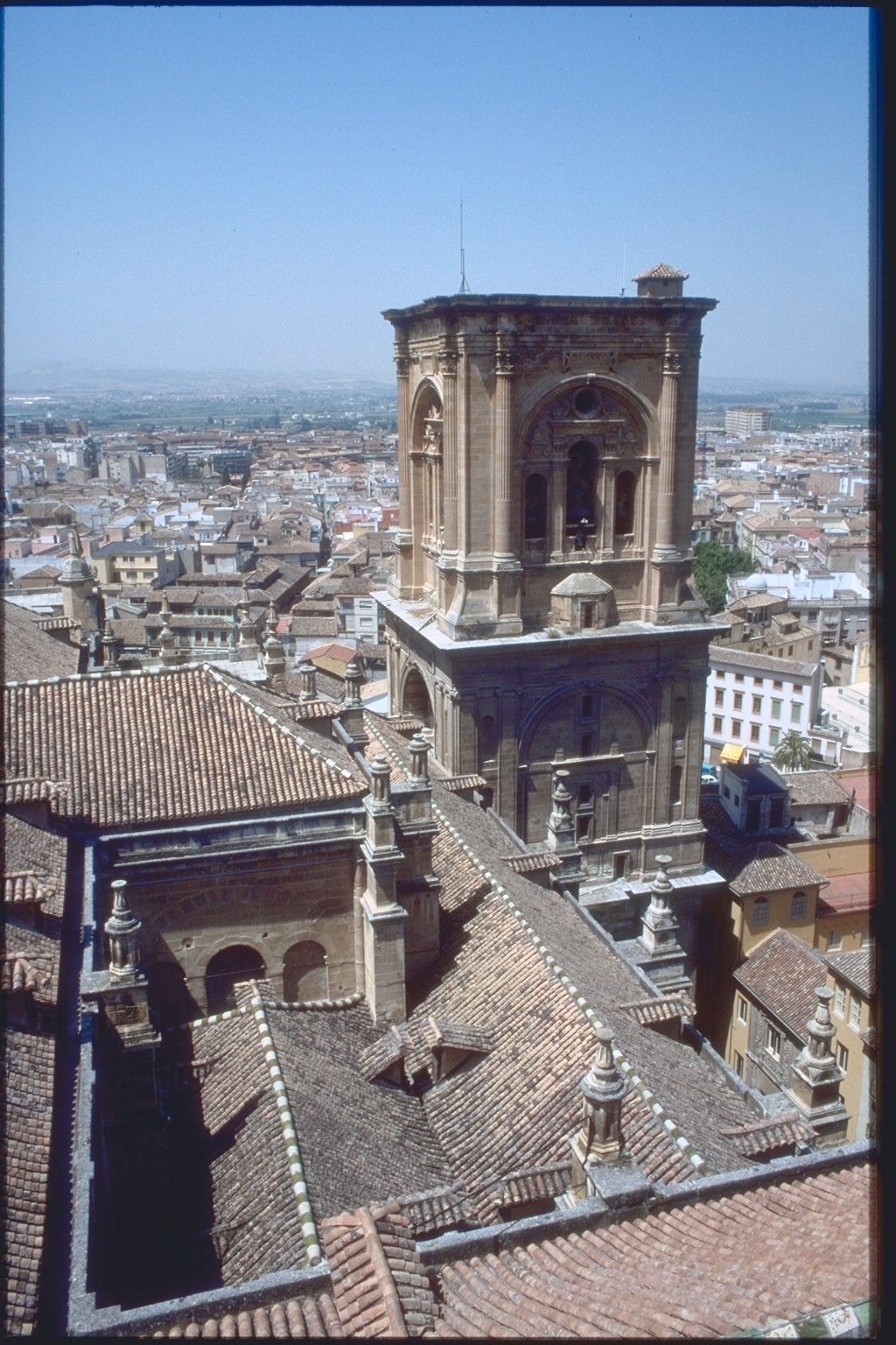 Imagen aérea de la Catedral donde se observa la torre, que Ambrosio de Vico decidió que fuera desmochada por problemas de sostenibilidad.