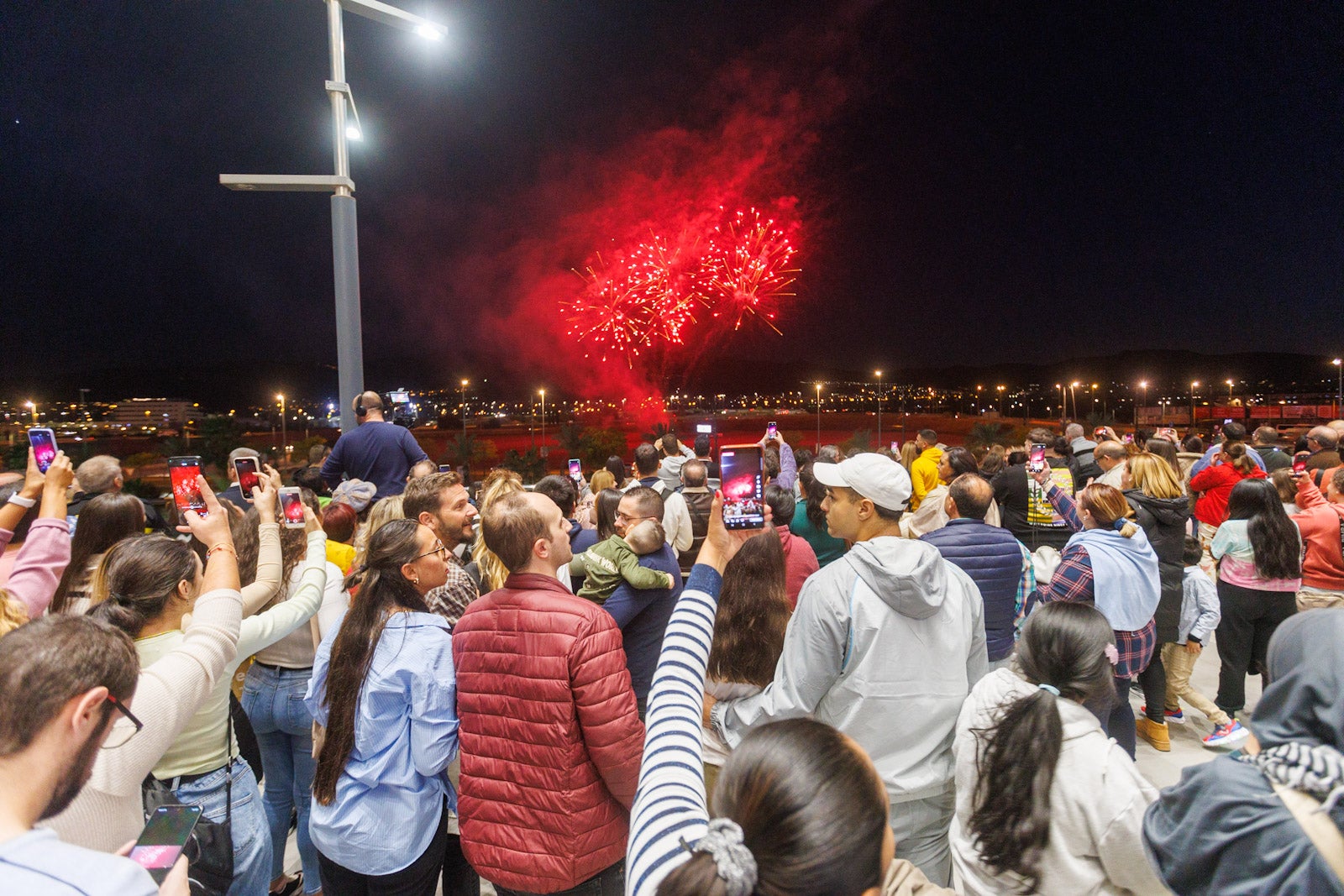 Así ha sido el encendido de las luces navideñas del Nevada