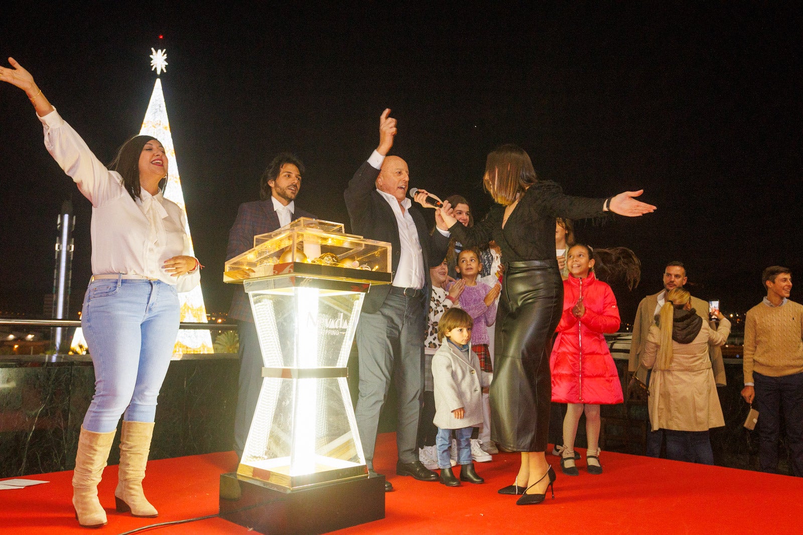 Así ha sido el encendido de las luces navideñas del Nevada