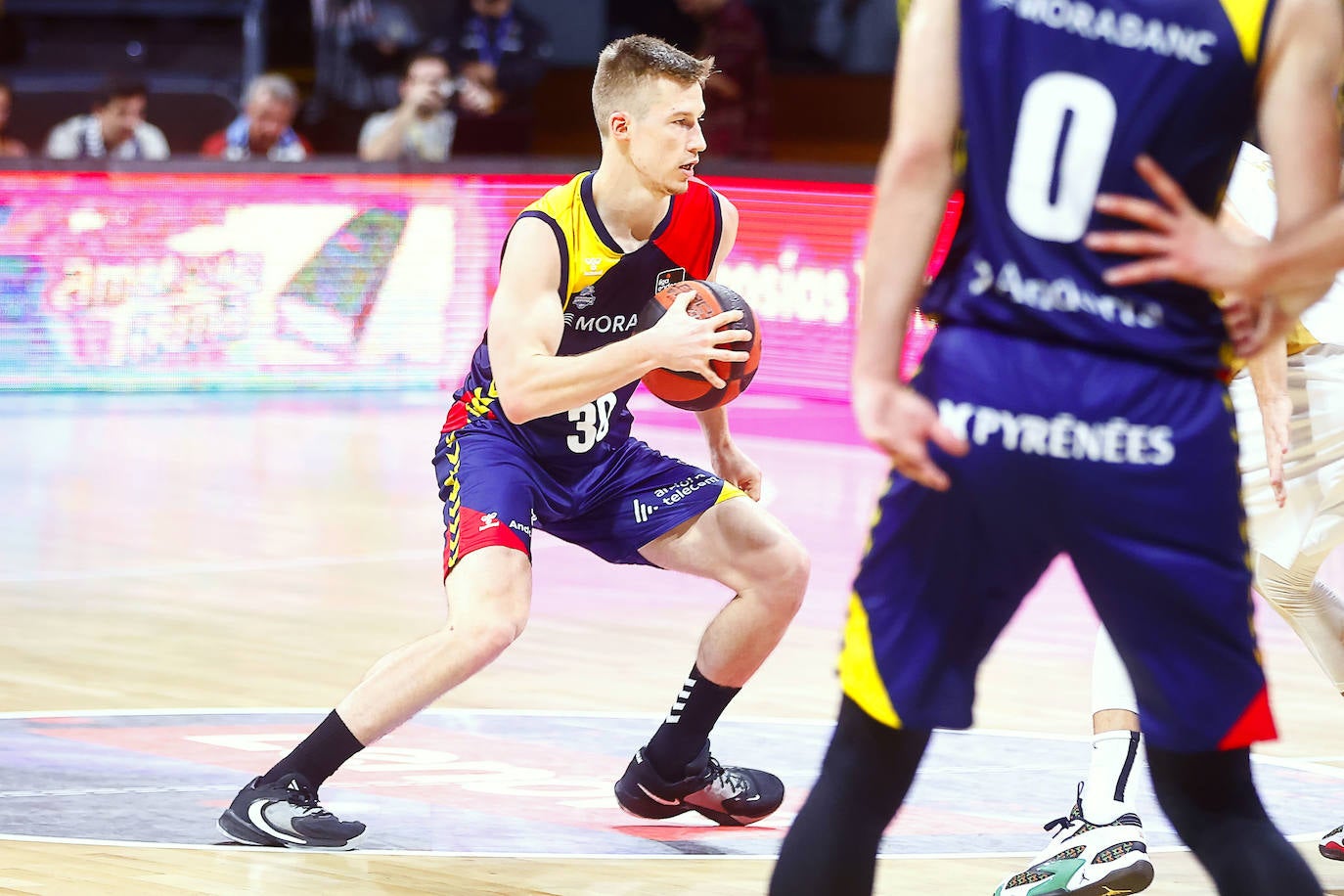 Adam Somogyi dirige un ataque del Morabanc en Tenerife.