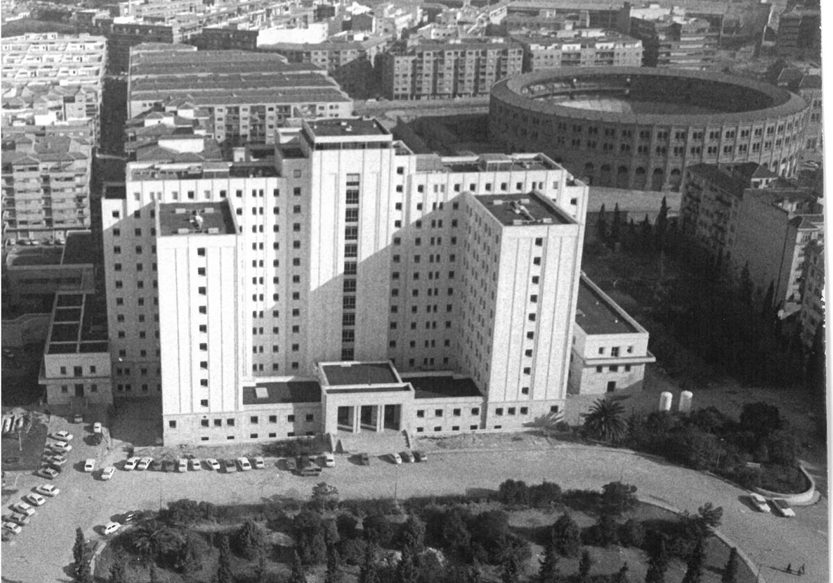 Vista aérea del hospital en los años 80