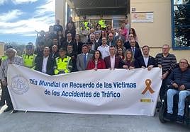 Minuto de silencio en recuerdo a las víctimas de accidentes de tráfico.