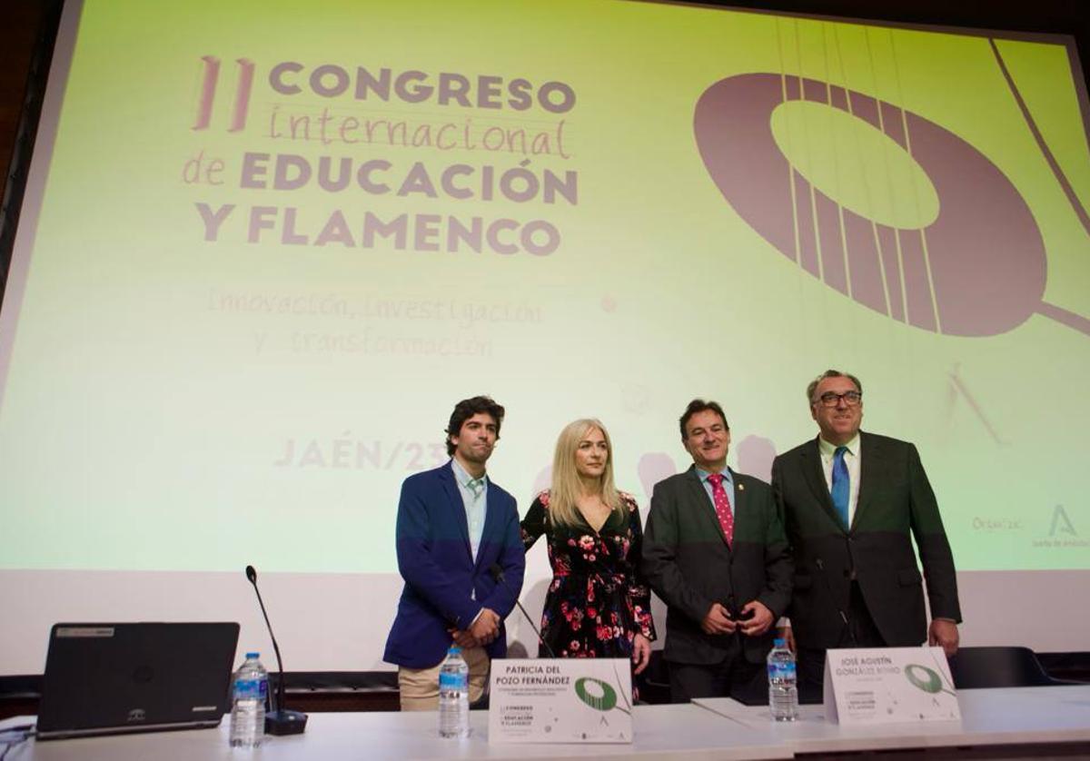 Los consejeros Patricia del Pozo y Arturo Bernal, junto al alcalde de Jaén, Agustín González.