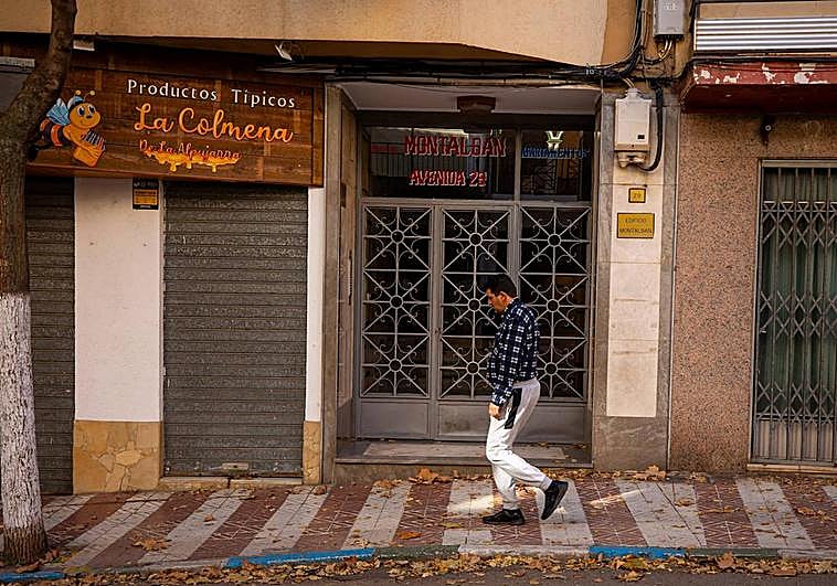 Portal del bloque en el que residía la pareja desde hace dos semanas.