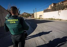 Entrada a la finca donde fue hallado el cadáver.