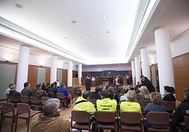 Imagen de archivo de los trabajadores municipales en el pleno de aprobación de presupuestos.