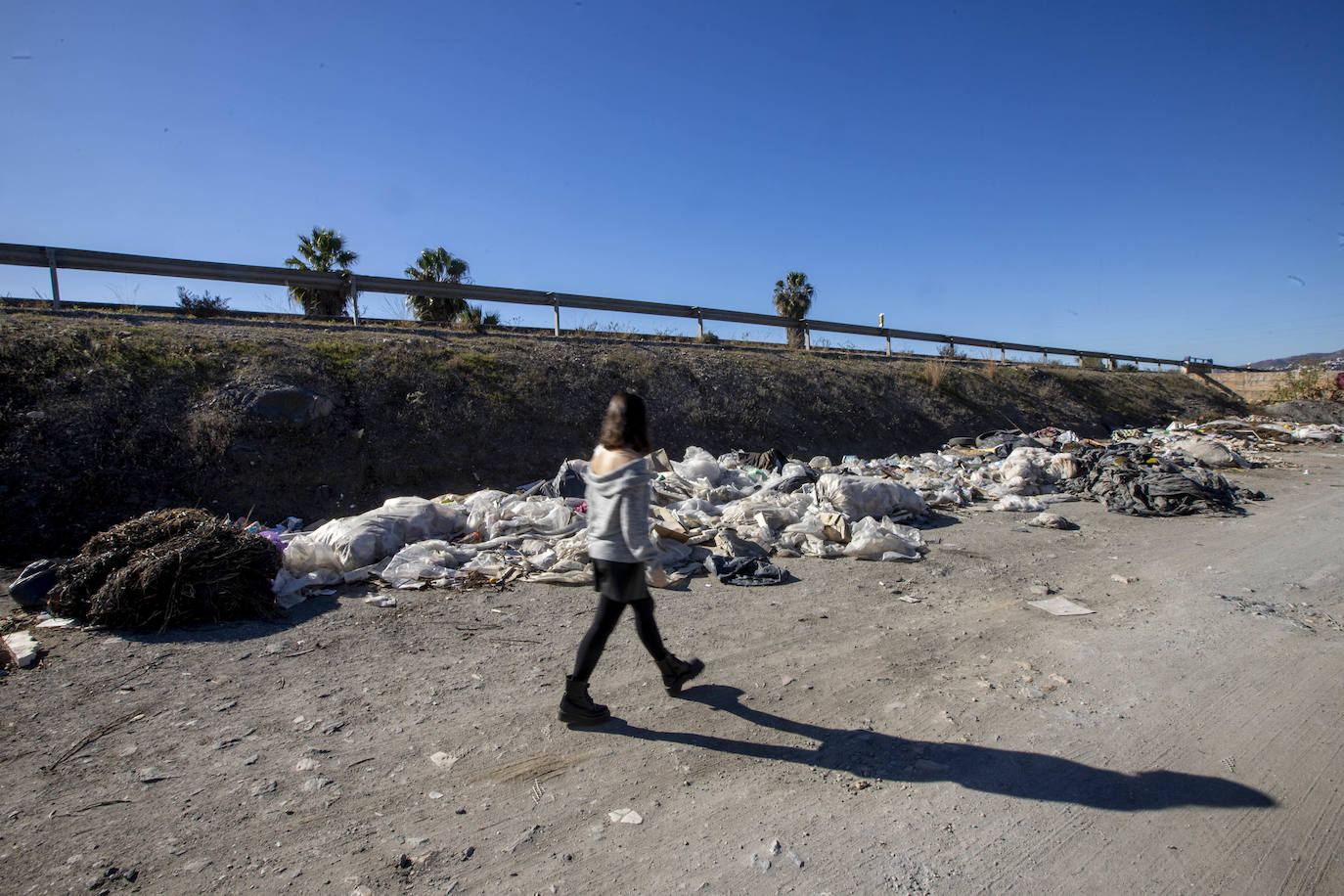 Imagen secundaria 1 - Un plan de choque limpiará los puntos negros y el barrio San Antonio de Motril