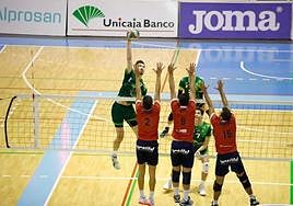 Matt Neaves remata desde el cielo para superar a Conde, Duque y Roberts.