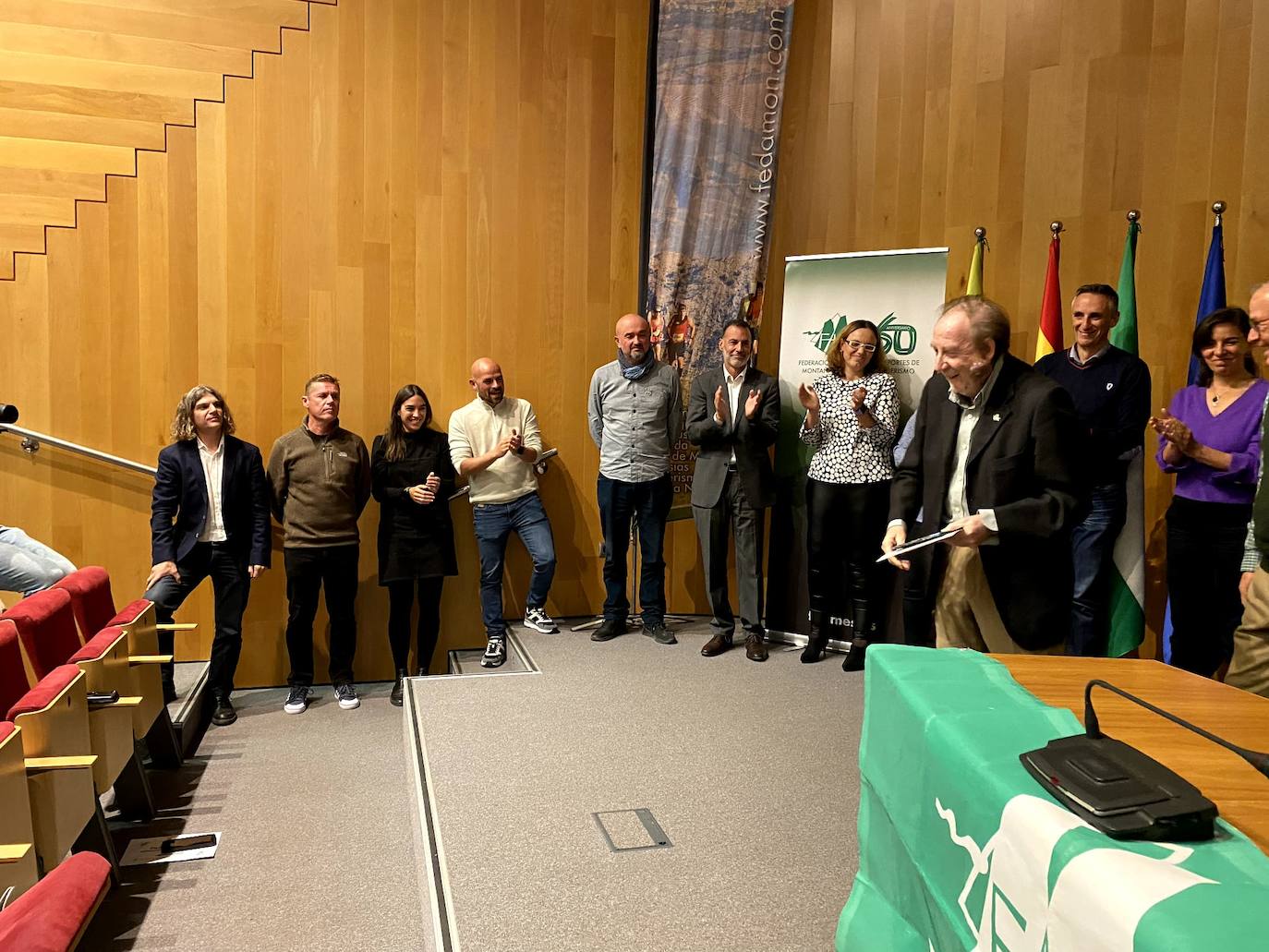 Julio Perea, presidente andaluz, en un reconocimiento durante la gala.