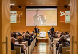 El presidente de la CEOE, Antonio Garamendi, durante su ponencia en 'Almería en Futuro'.