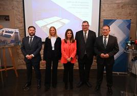 Representantes de la Junta y el Ayuntamiento durante la presentación del proyecto de un Centro de Empresas en el Parque de Santana.