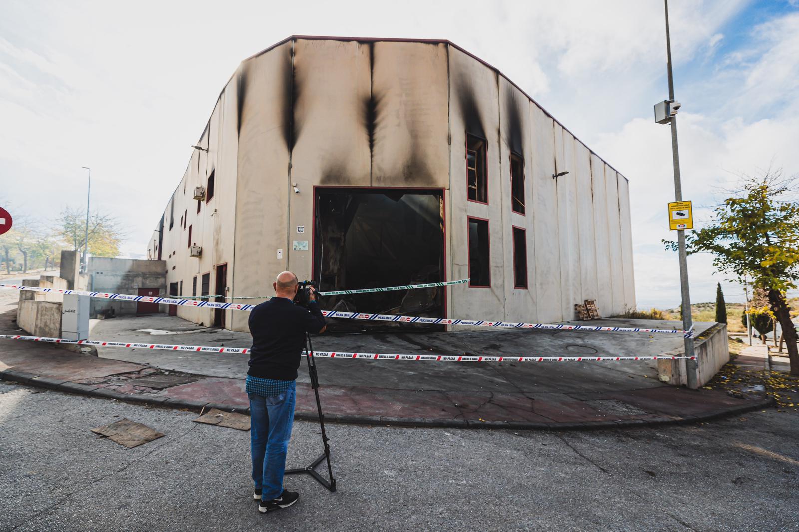 El incendio de la panadería de Alfacar, en imágenes