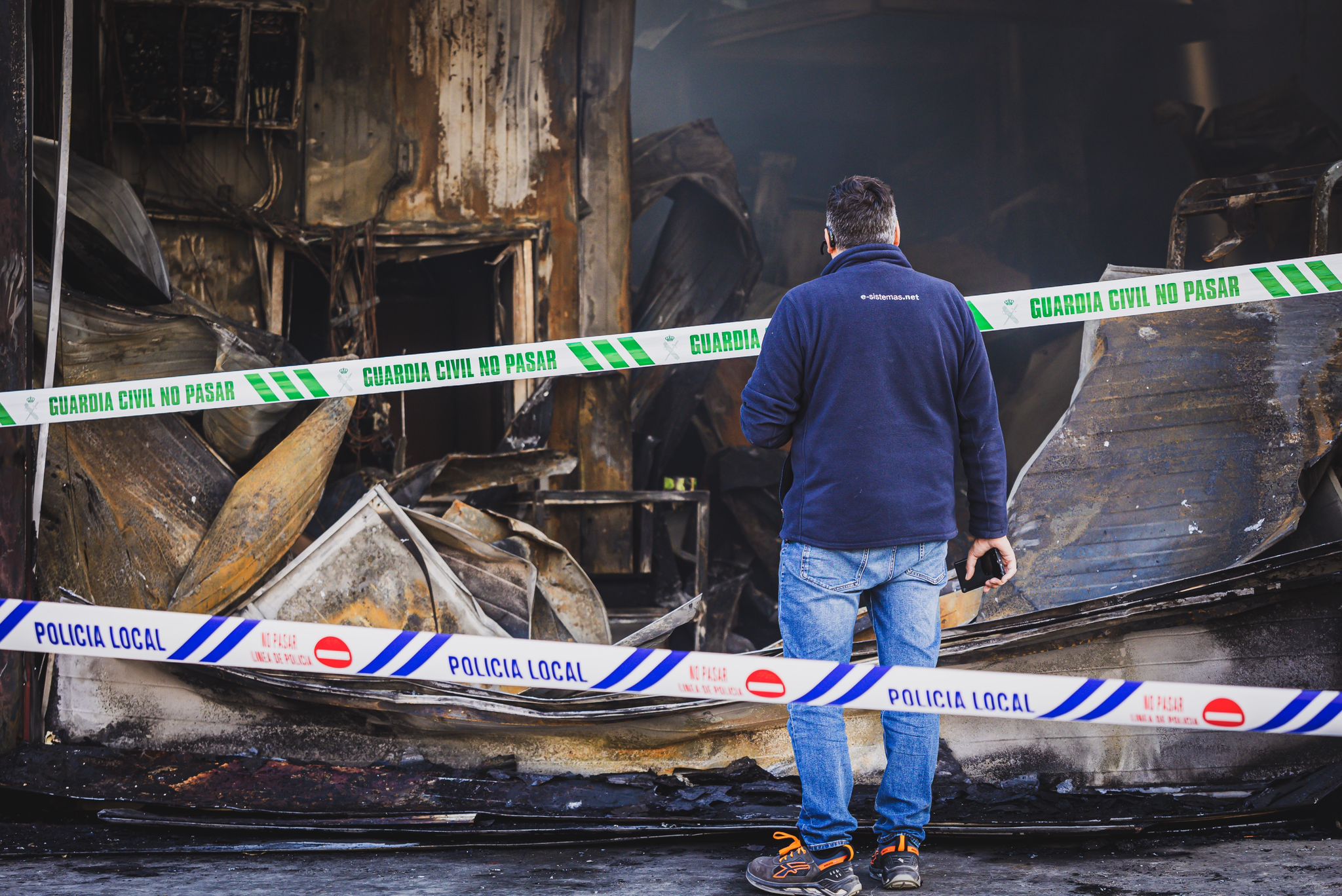 El incendio de la panadería de Alfacar, en imágenes