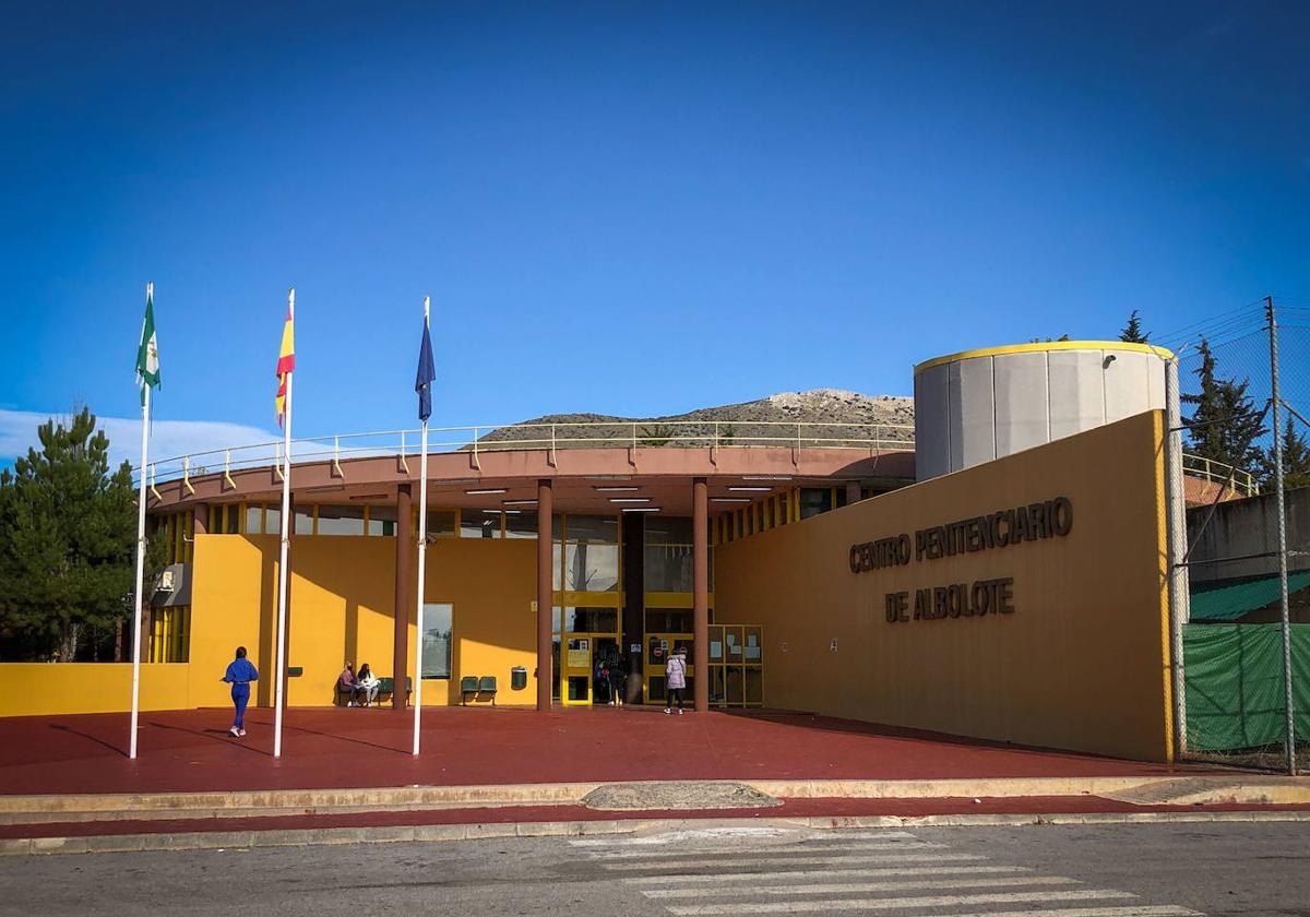 Entrada del penal granadino de Albolote.