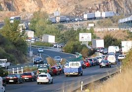 Retenciones en la A-92 cerca de Loja tras un accidente anterior.