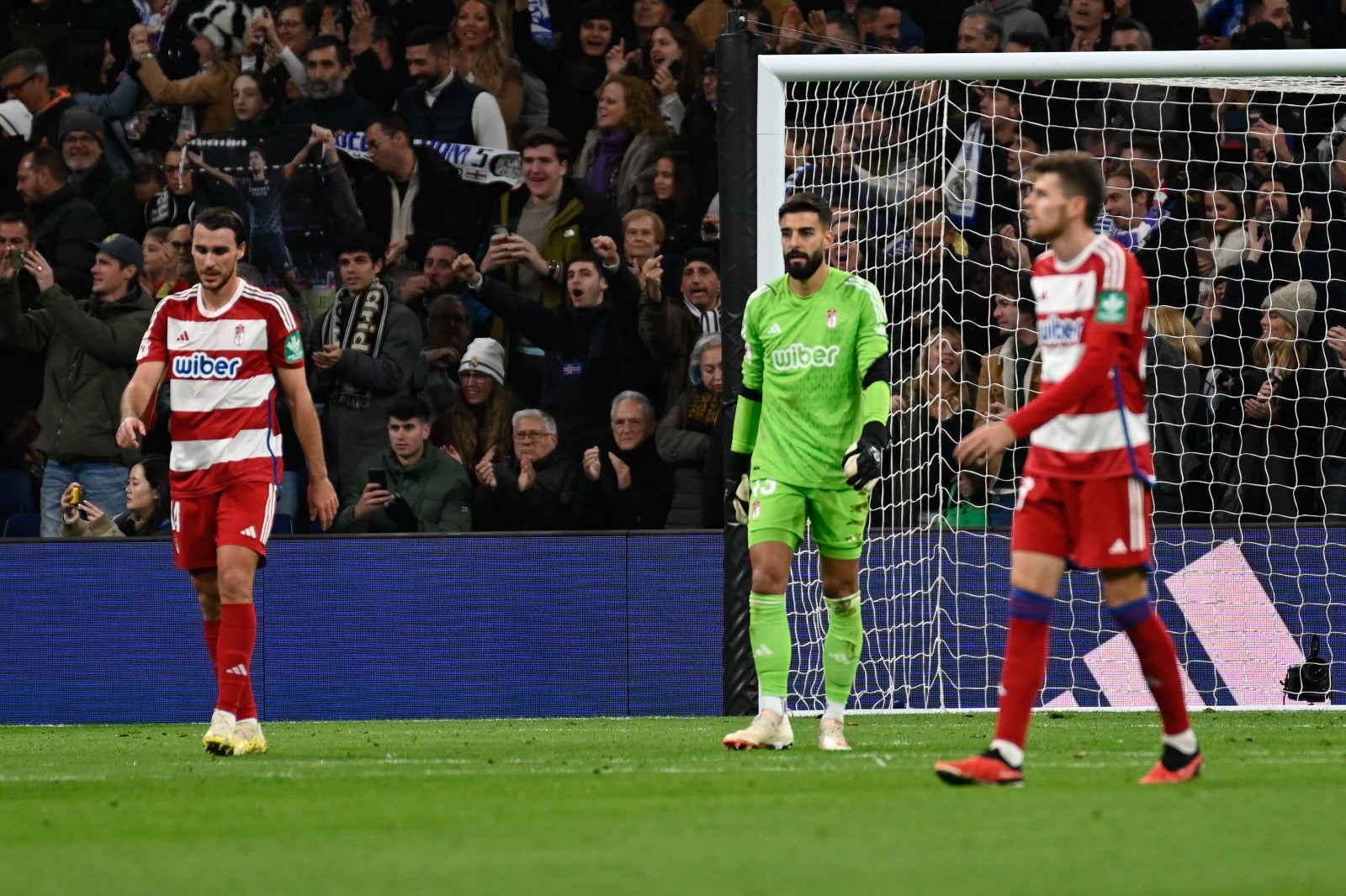 Las imágenes del Real Madrid-Granada a pie de campo