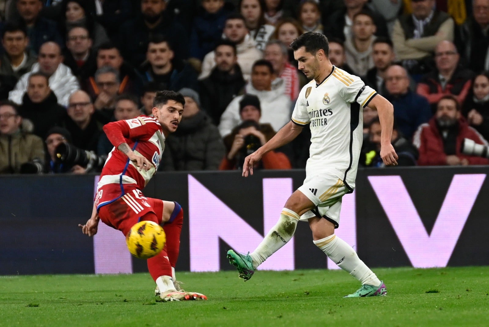 Las imágenes del Real Madrid-Granada a pie de campo