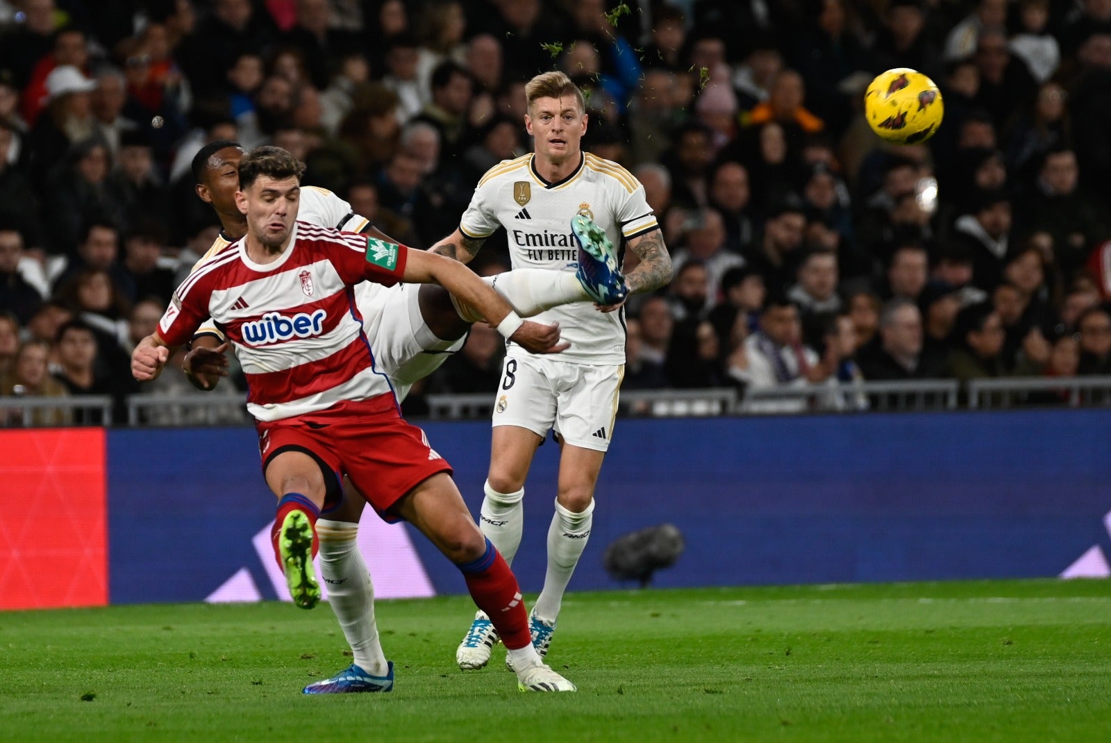 Las imágenes del Real Madrid-Granada a pie de campo