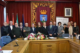 Organizadores y participantes en el acto de recuerdo a Antonio Ramos.