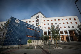 Fachada de la facultad donde se imparte Telecomunicación.