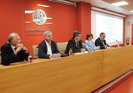 José Ángel Marín, Juan Arévalo, José Luis Adán, María José López y José Luis Rodríguez, en la mesa.